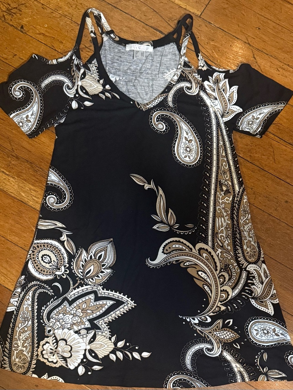 Women’s VENUS Black Paisley Cold-Shoulder Top Size Small